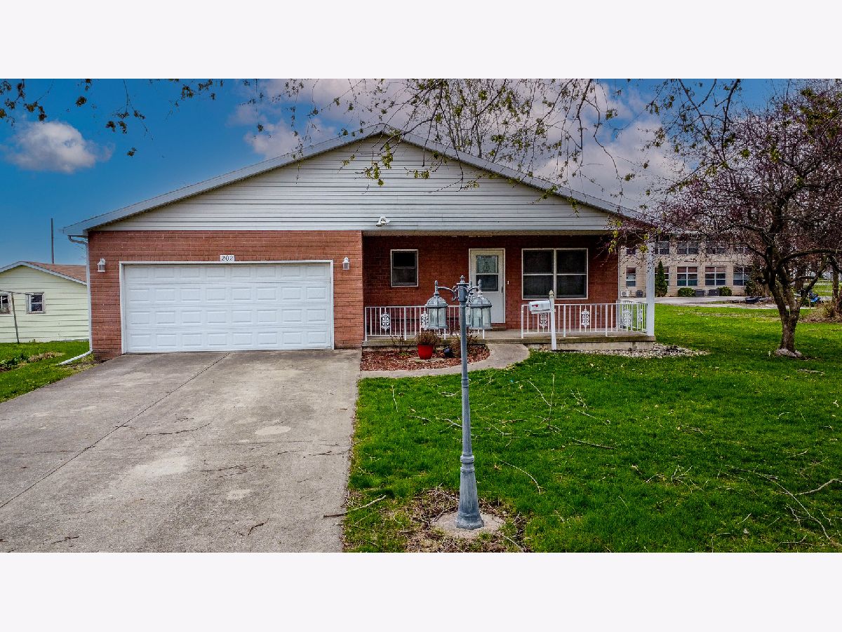  Sold Buckley Illinois, 202 Oak