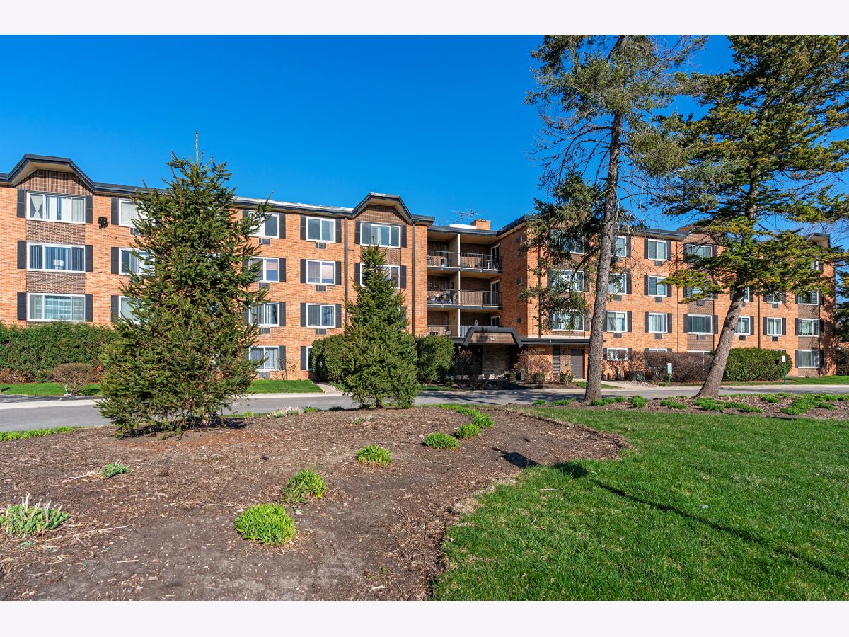 Condominiums Sold Mallard Cove Arlington Heights Illinois, 1206 New Wilke