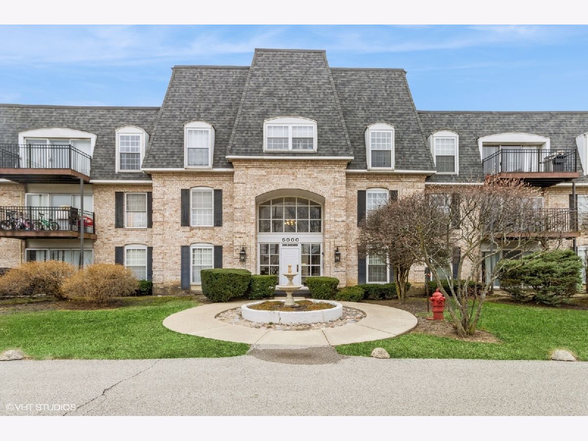 Condominiums Sold Carriage Way Rolling Meadows Illinois, 5000 Carriageway