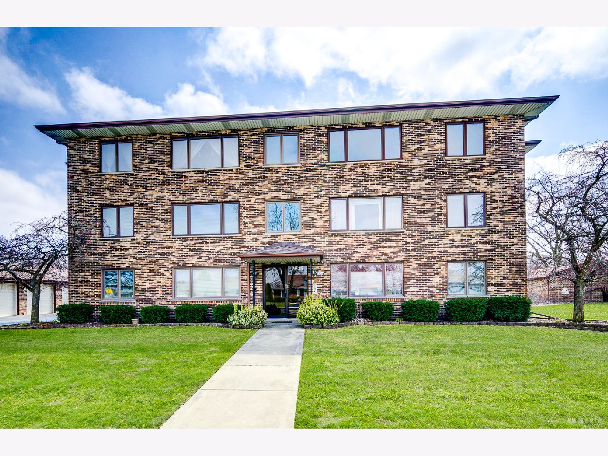 Condominiums & Homes Sold Colonades Orland Park Illinois, 7515 Tiffany