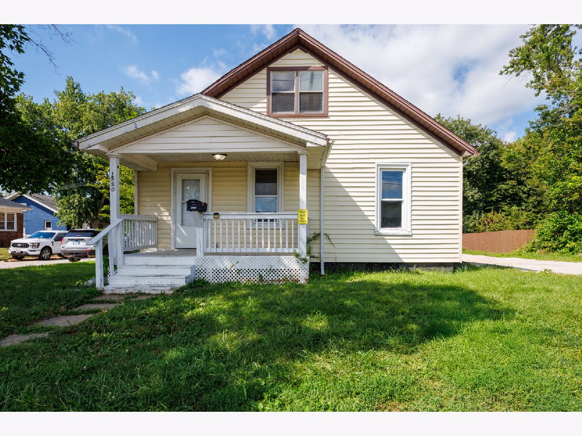 Homes & Condos & Townhomes For Sale South Hill Bloomington Illinois, 1520 Wilson Street