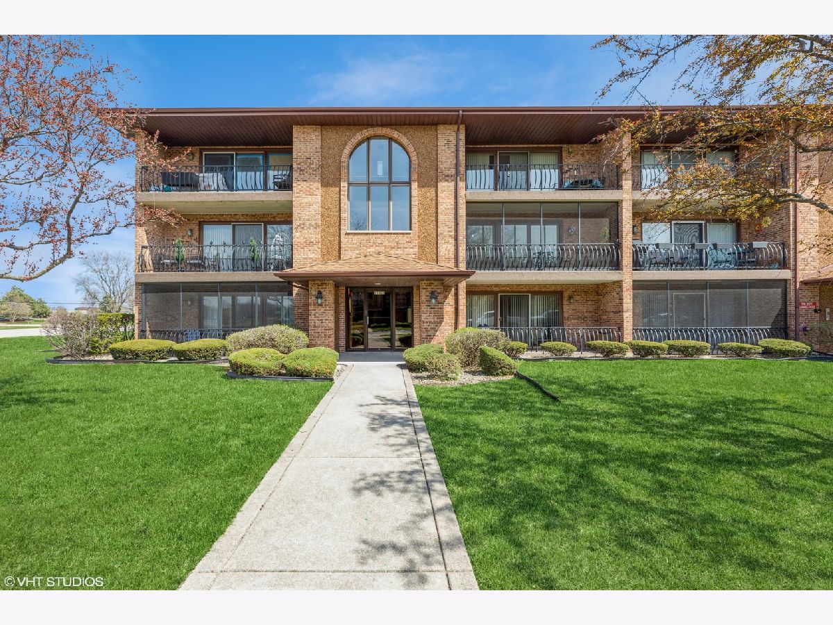 Condominiums Sold Heritage Hills Palos Hills Illinois, 11101 Heritage