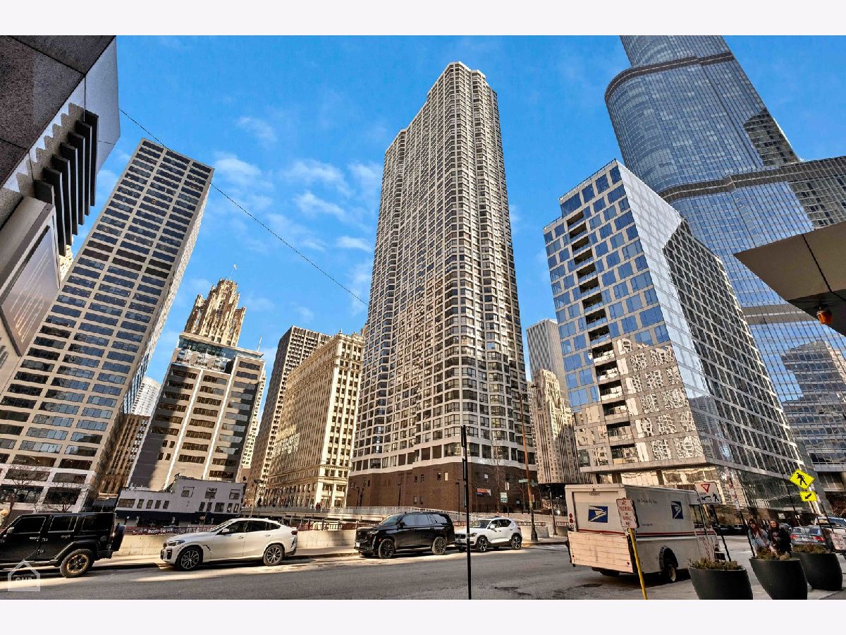 Condominiums Rented River Plaza Chicago Illinois, 405 Wabash