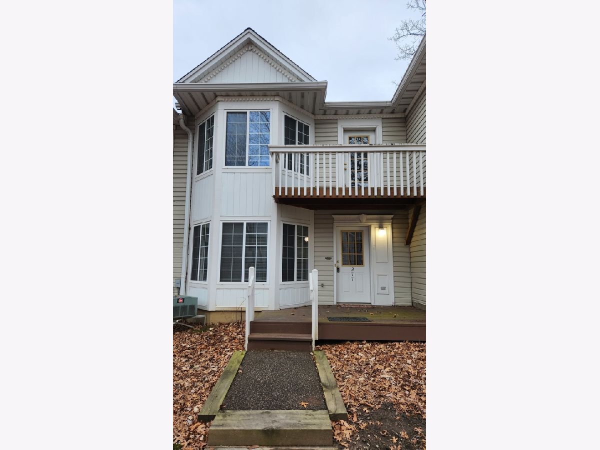 Townhomes & Condos Rented Treehouse In The Woods Round Lake Illinois, 277 Treehouse