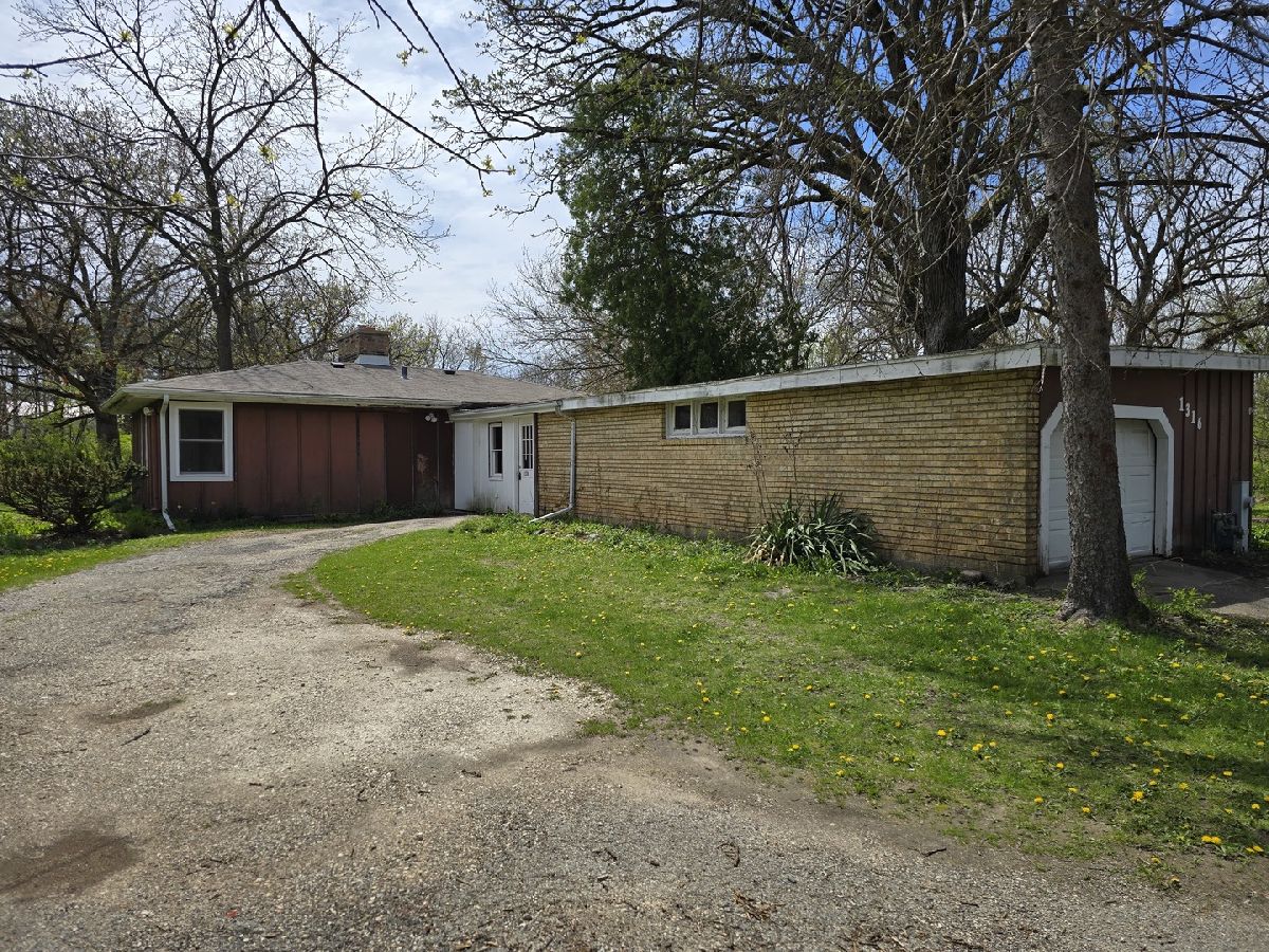  Rented Woodstock Illinois, 1316 Fleming