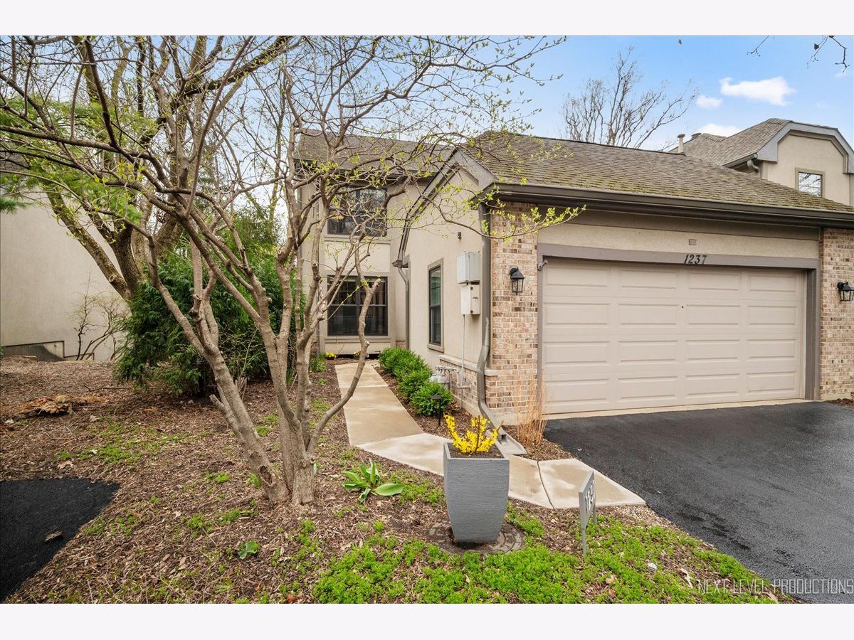 Townhomes Sold Hobson Oaks Naperville Illinois, 1237 Hobson Oaks