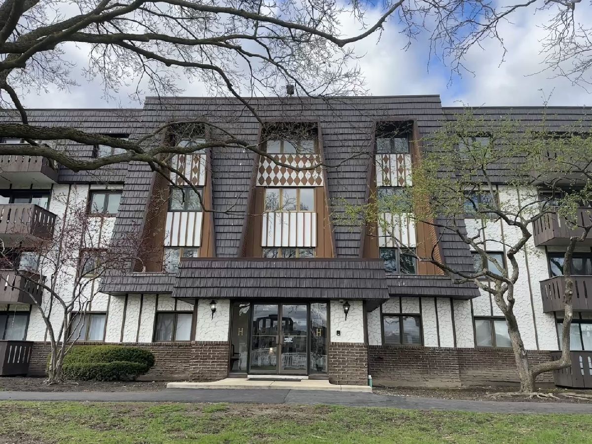 Condominiums Sold Heiden Gardens Lake Bluff Illinois, 13200 Heiden