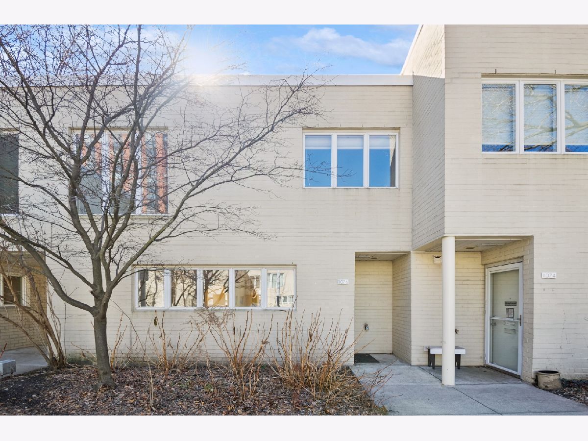 Condominiums Sold Burnham Park Plaza Chicago Illinois, 1076 Plymouth