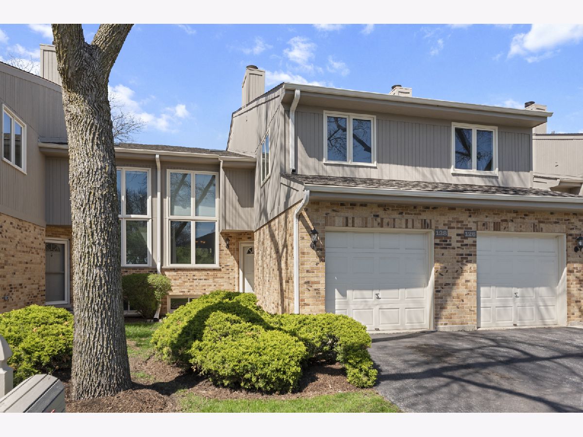 Condominiums Sold Butterfield Club Glen Ellyn Illinois, 22W128 Butterfield