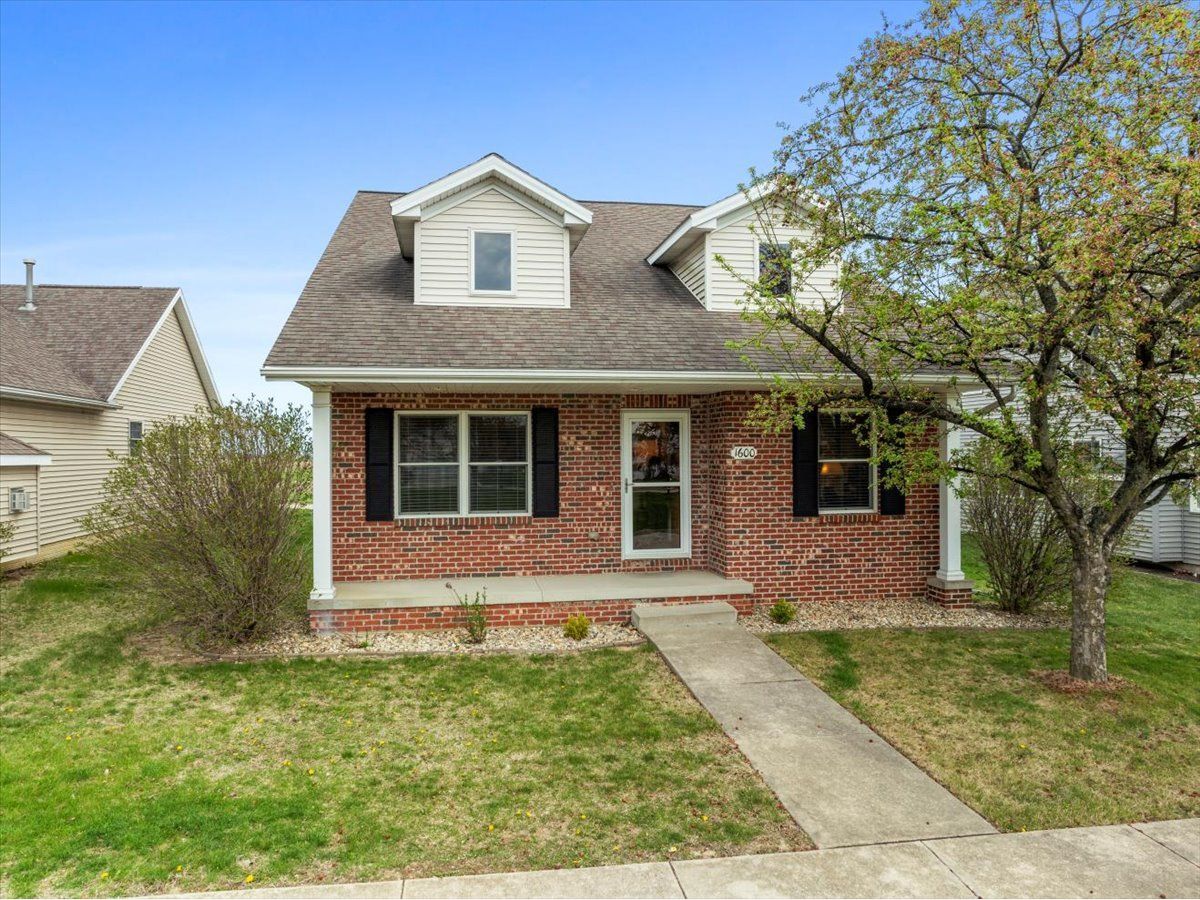Homes & Condos & Townhomes Sold Kelley Glen Normal Illinois, 1600 Belclare