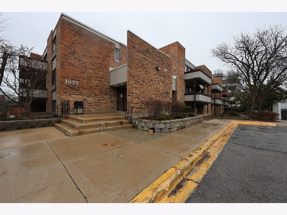 Condominiums Sold Lakeside At Walden Schaumburg Illinois, 1813 Hemlock