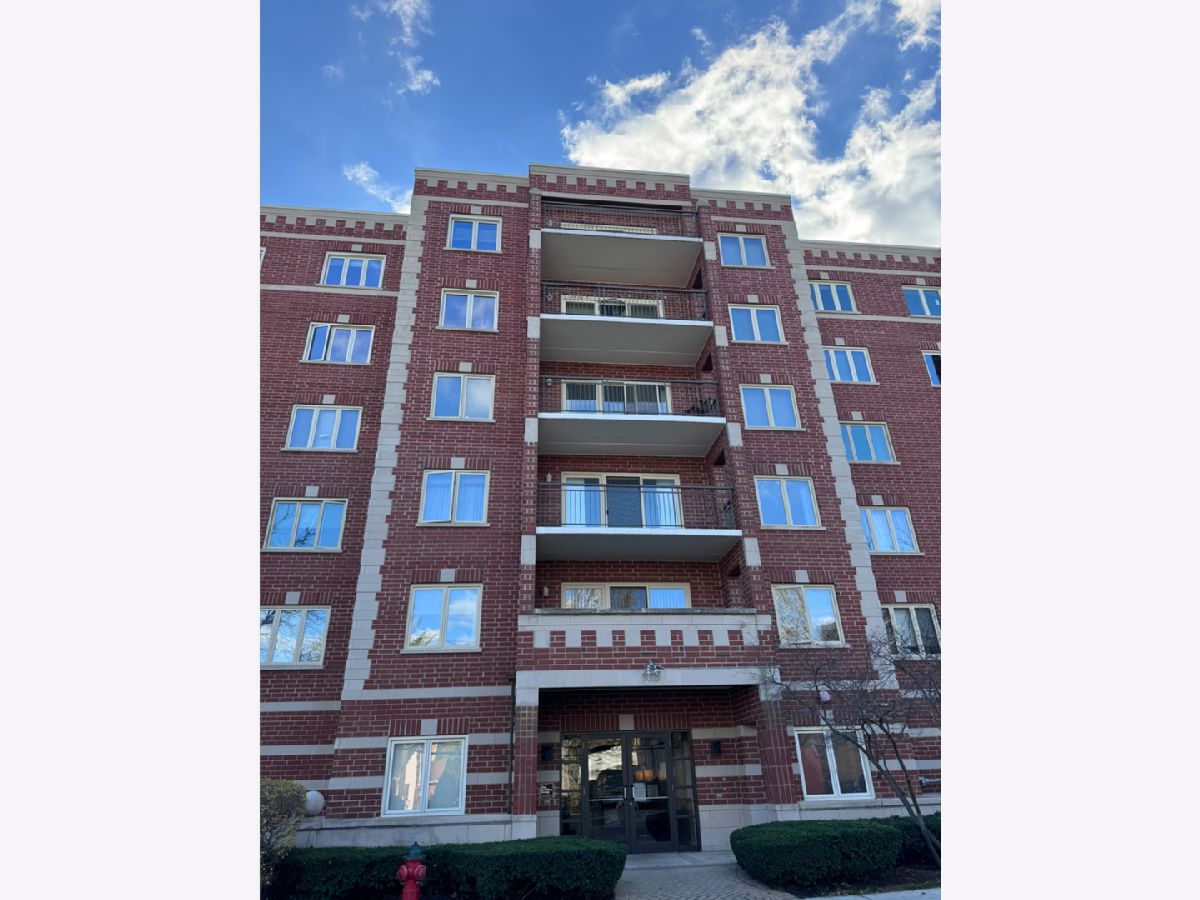 Condominiums Rented Towne Square Skokie Illinois, 5005 Warren