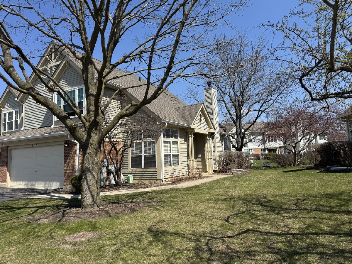 Townhomes & Condos For Sale Towne Place Schaumburg Illinois, 2332 County Farm Lane