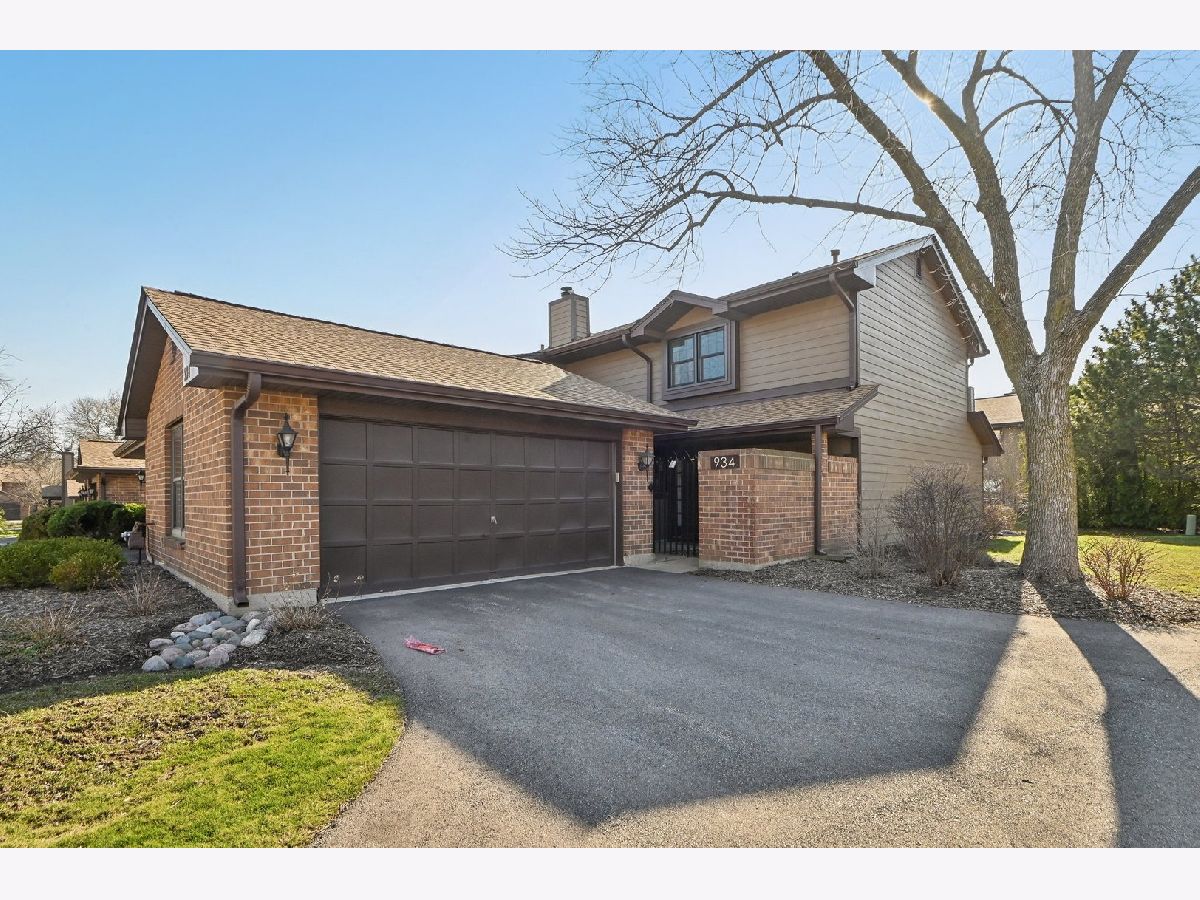 Townhomes Sold Indian Trail Westmont Illinois, 934 White Birch