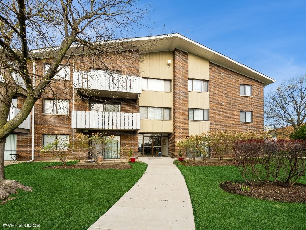 Condos & Townhomes Sold Runaway Bay Palatine Illinois, 1000 Bayside