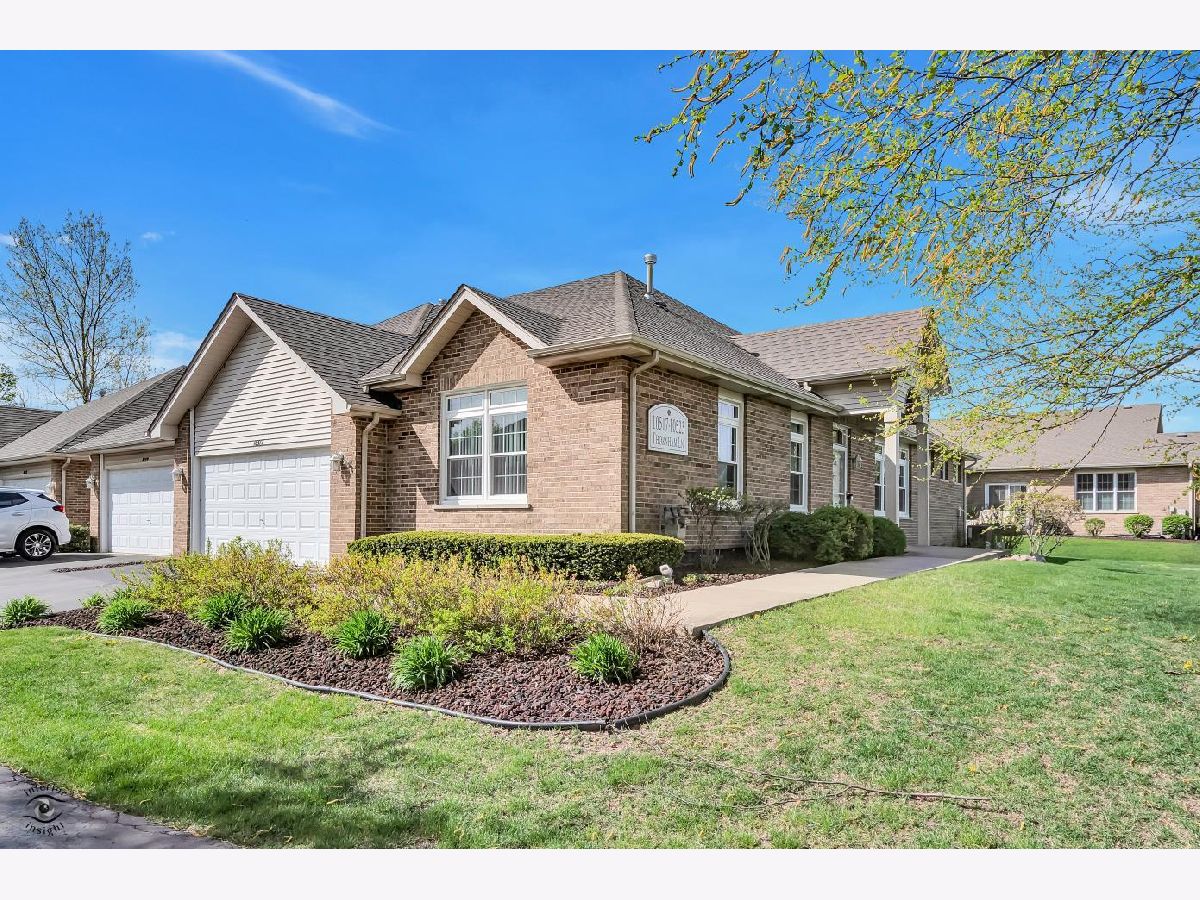 Townhomes & Condos & Homes Sold Manchester Cove Mokena Illinois, 10517 Thornham