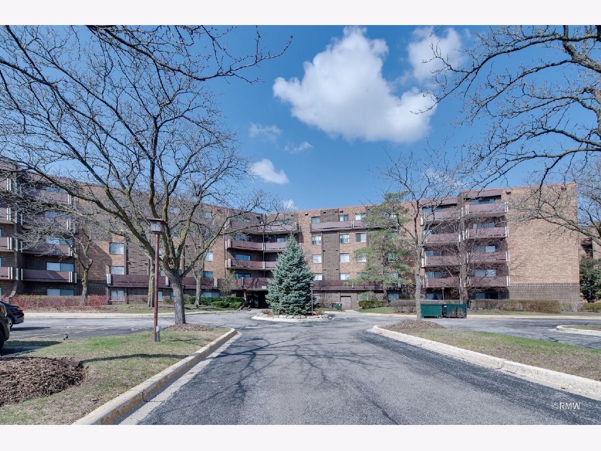 Condominiums For Sale Village On The Lake Elk Grove Village Illinois, 840 Wellington Avenue