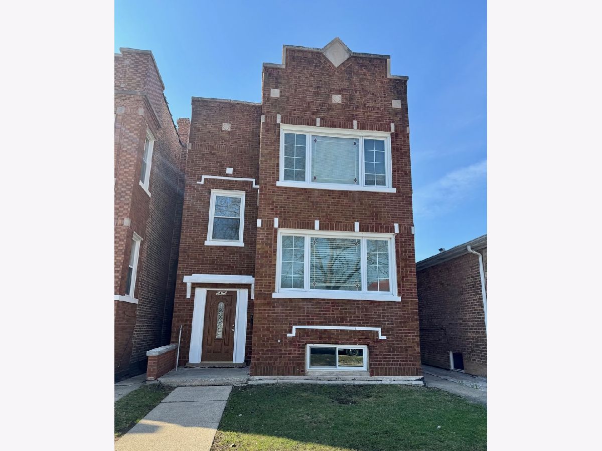 Homes & Condominiums Rented Belmont Central Chicago Illinois, 5425 Drummond