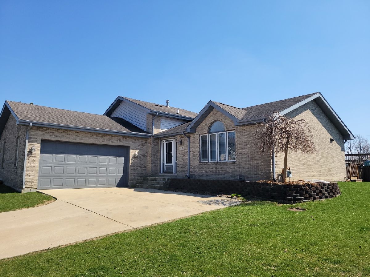  Sold Grant Park Illinois, 310 Butler