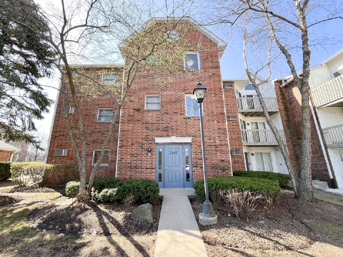 Condominiums Sold Prairie Point Lake In The Hills Illinois, 1330 Cunat