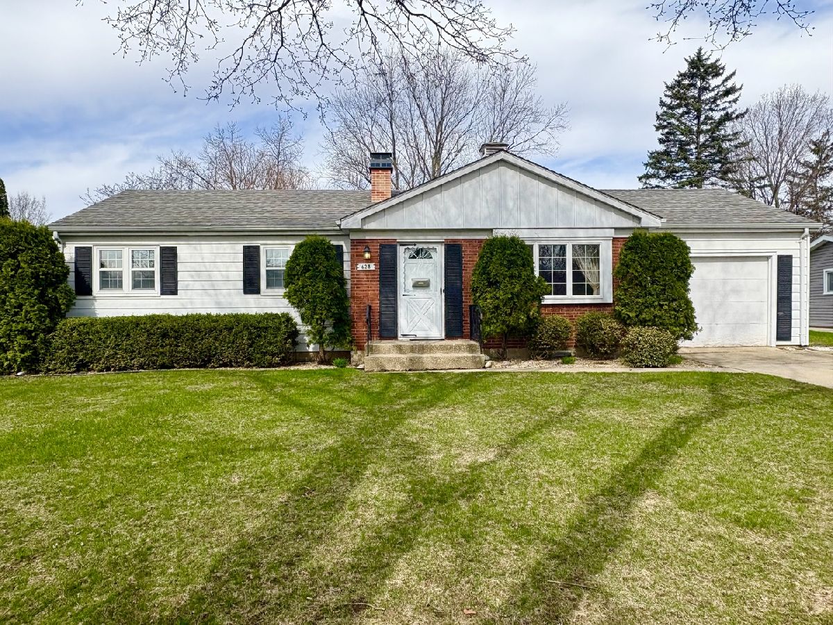 Homes & Condos & Townhomes Sold Coventry Crystal Lake Illinois, 628 Devonshire