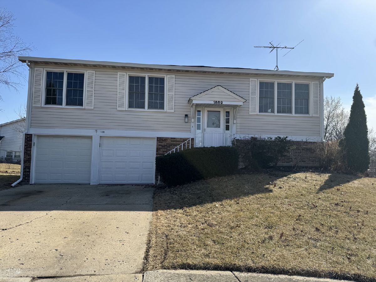 Homes & Townhomes Rented Westlake Glendale Heights Illinois, 1889 Cove