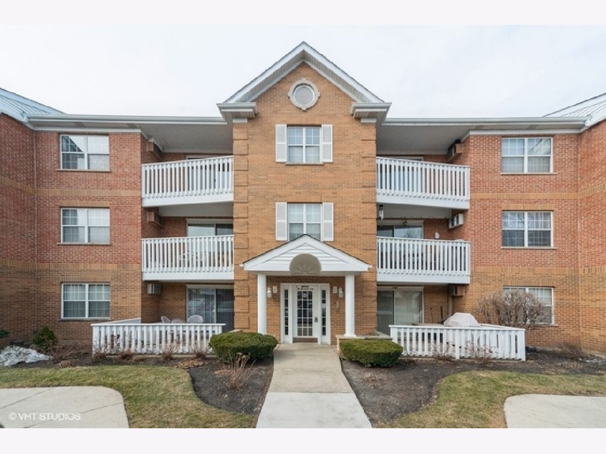 Condominiums Rented Arbor Lane Condos Chicago Illinois, 6560 Belmont