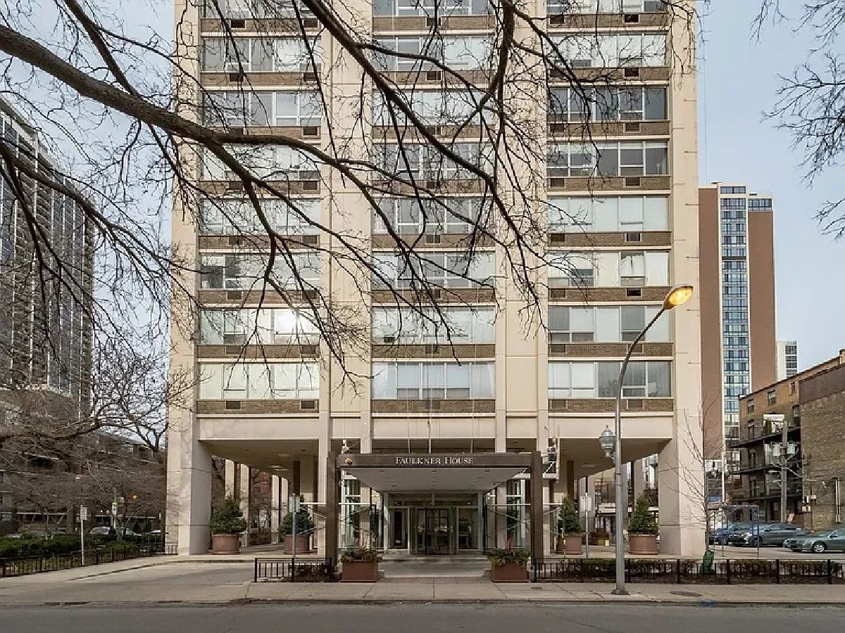 Condos & Townhomes Rented Sandburg Village Chicago Illinois, 70 Burton