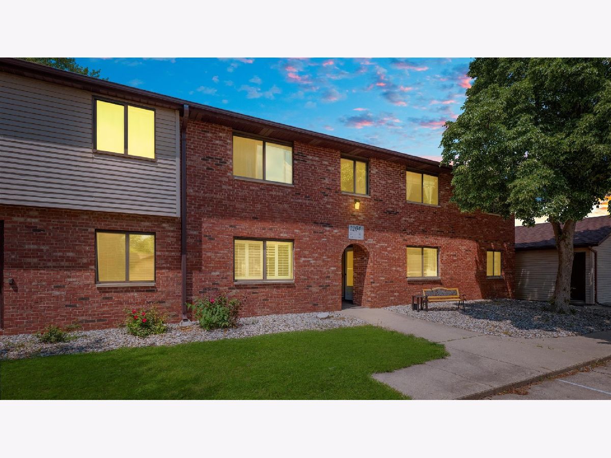 Condominiums Sold Willow Springs Urbana Illinois, 1204 Dean