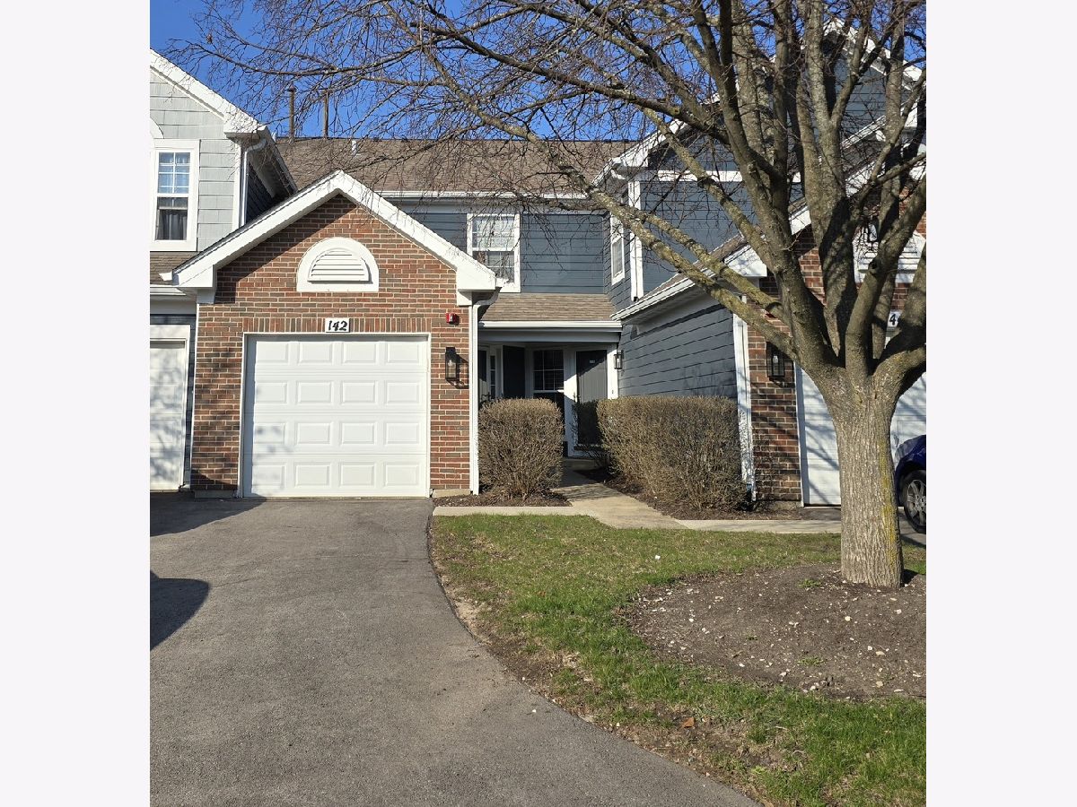 Townhomes & Condos Sold Wildwood Glen Glendale Heights Illinois, 142 Kennebunk