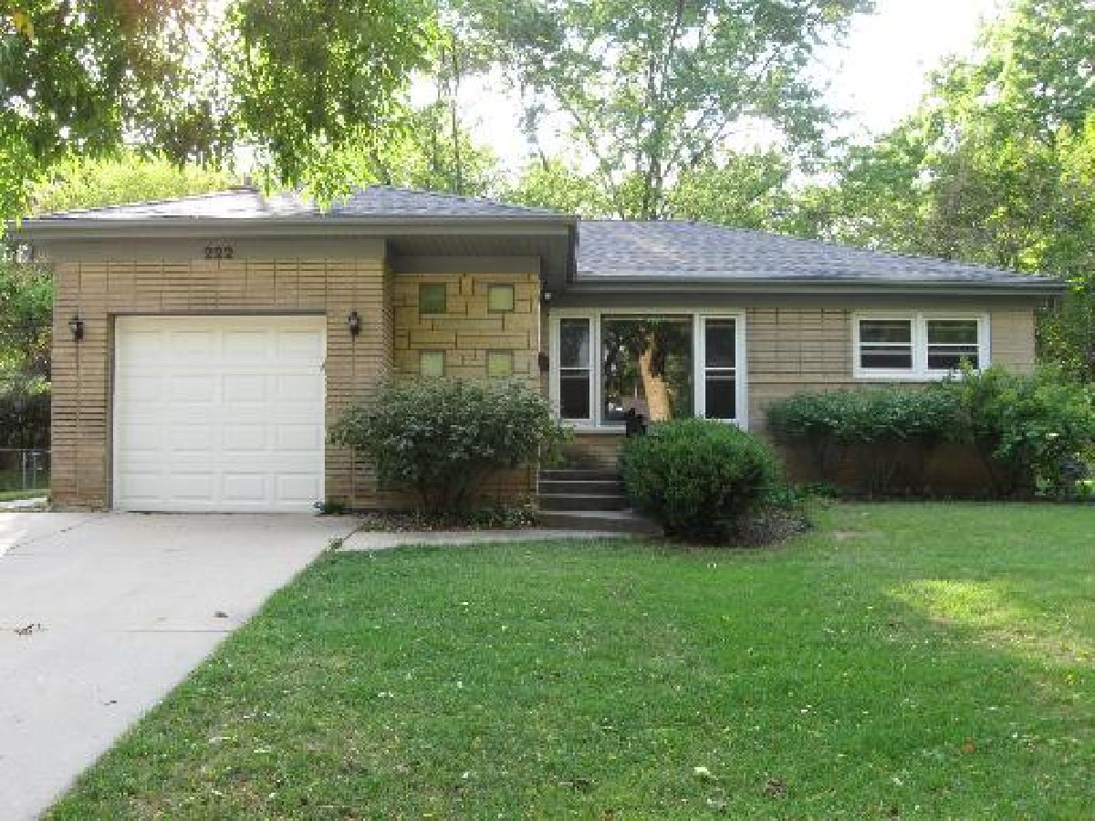 Homes & Condos & Townhomes Rented Pioneer Park Arlington Heights Illinois, 222 Princeton
