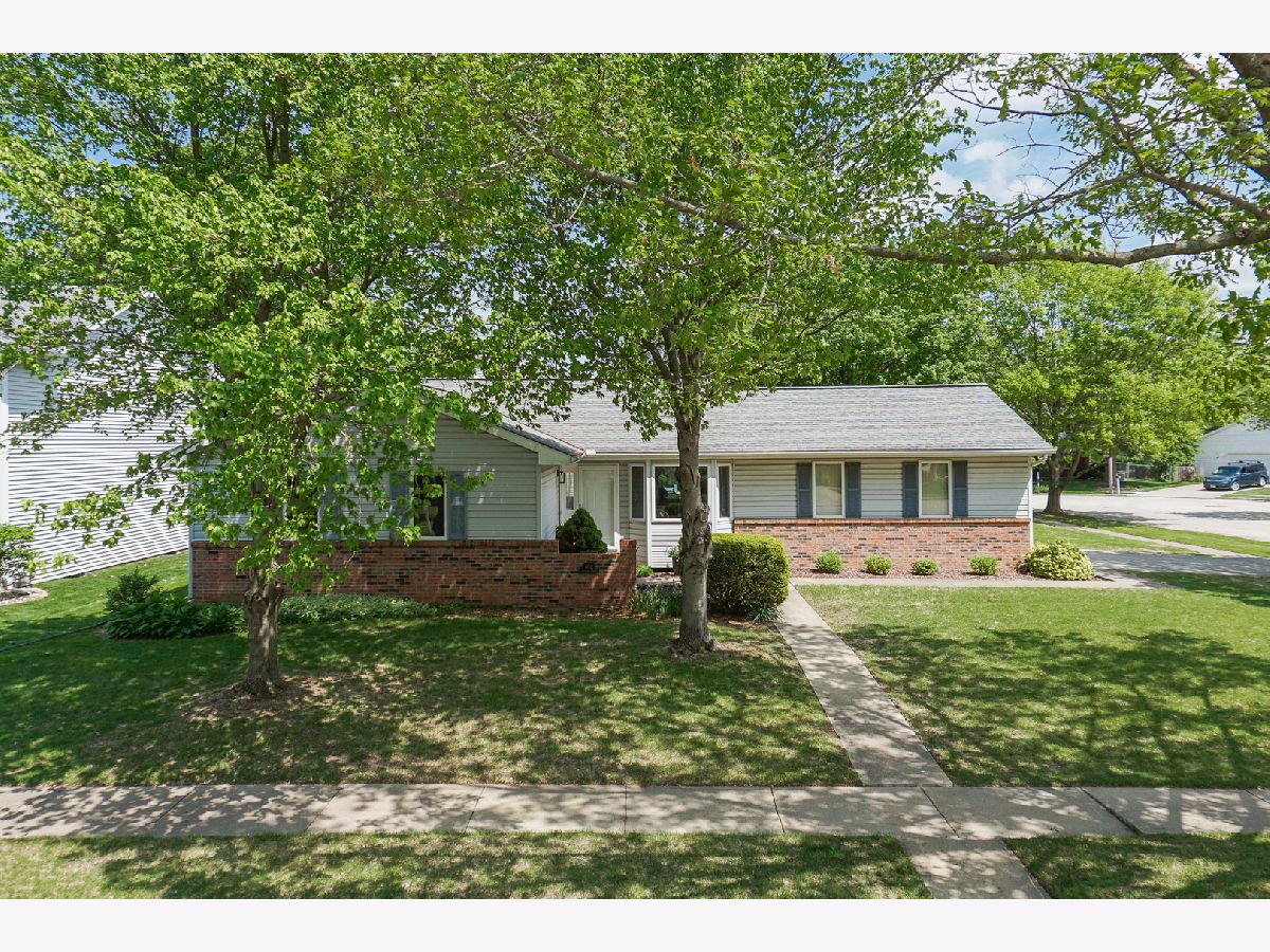 Homes & Condos & Townhomes Sold Oakridge Bloomington Illinois, 608 Cheshire