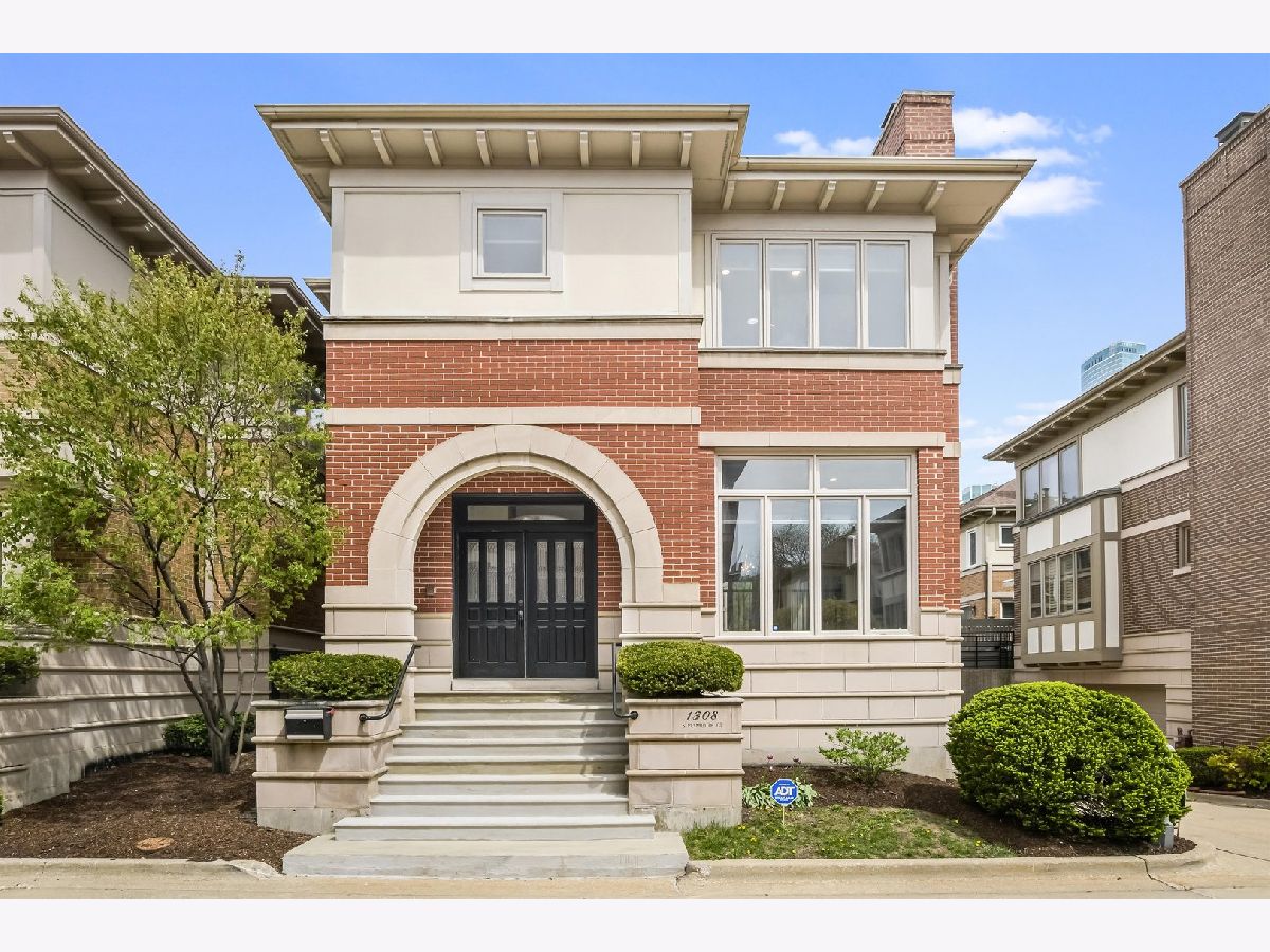 Townhomes & Condos & Homes Rented Dearborn Park Ii Chicago Illinois, 1308 Plymouth