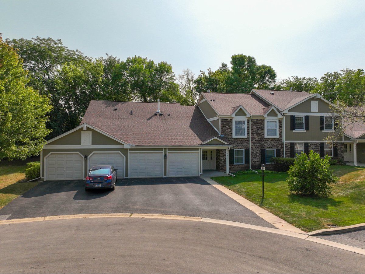 Condominiums & Homes Sold Lexington Lane Schaumburg Illinois, 25 Superior