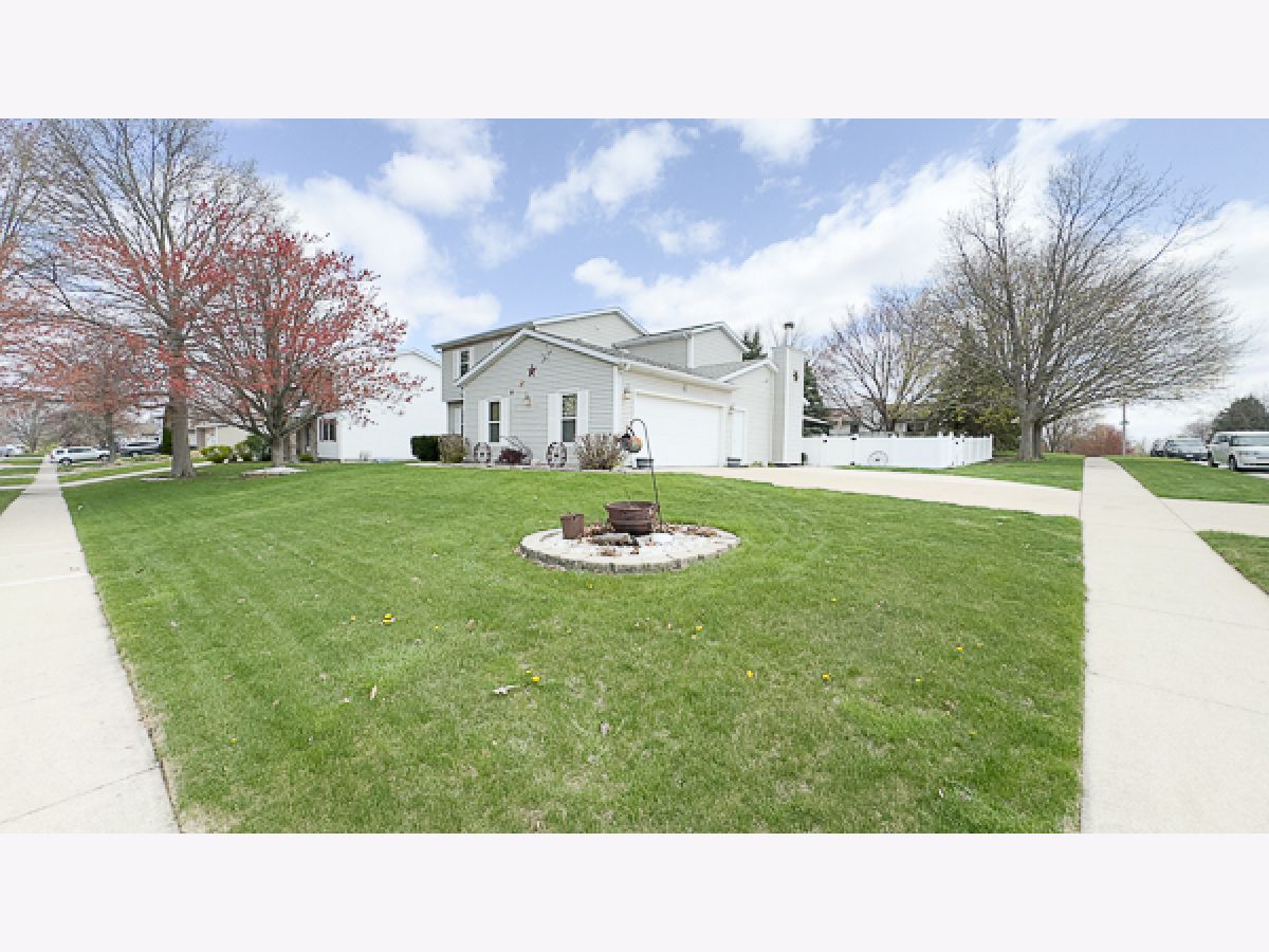 Homes Sold Suburban East Bloomington Illinois, 1301 Kenneth
