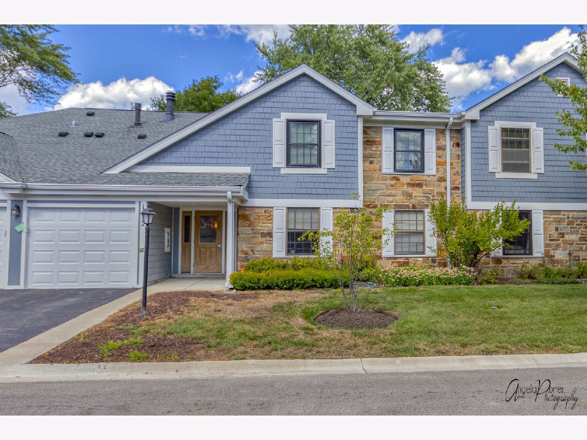 Condos & Townhomes Rented Lexington Commons Wheeling Illinois, 1152 Northbury