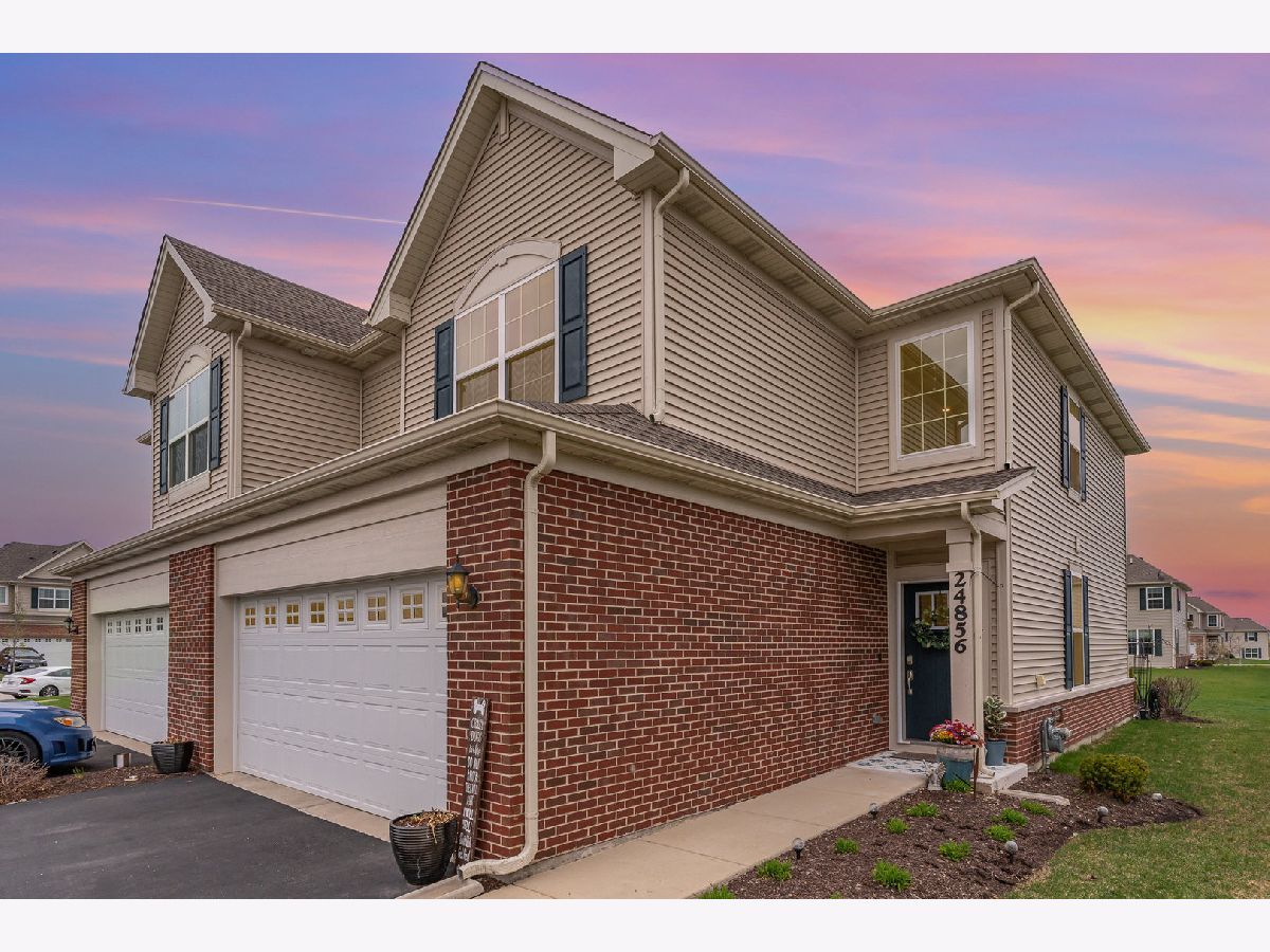 Condos & Townhomes & Homes Sold Stonegate Manhattan Illinois, 24856 Mccormick