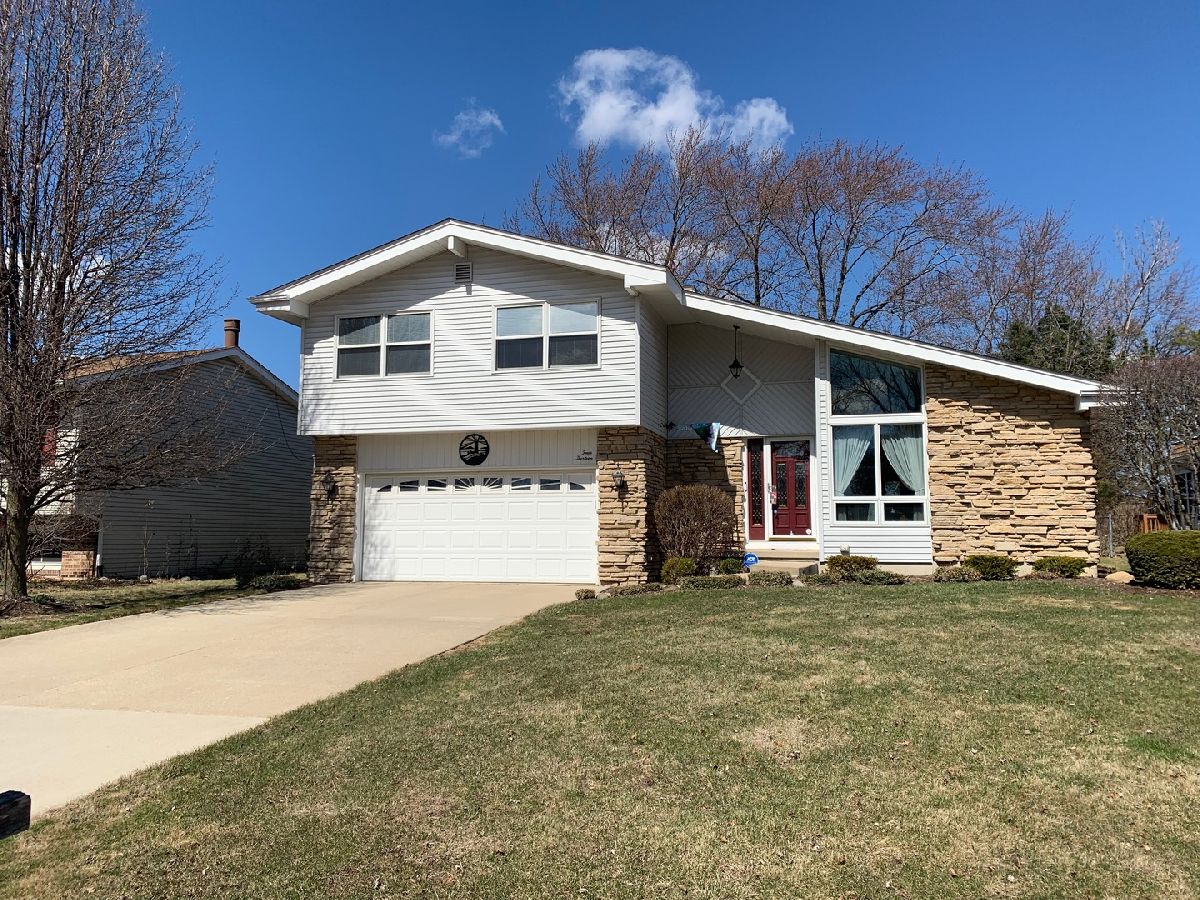 Homes Sold Seven Hills Lindenhurst Illinois, 413 Brittany