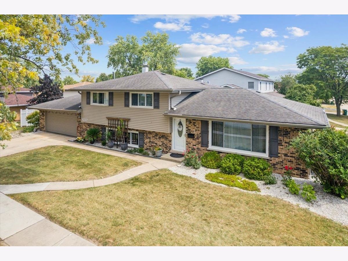 Homes Sold Hillview Estates Lemont Illinois, 1227 Hillview