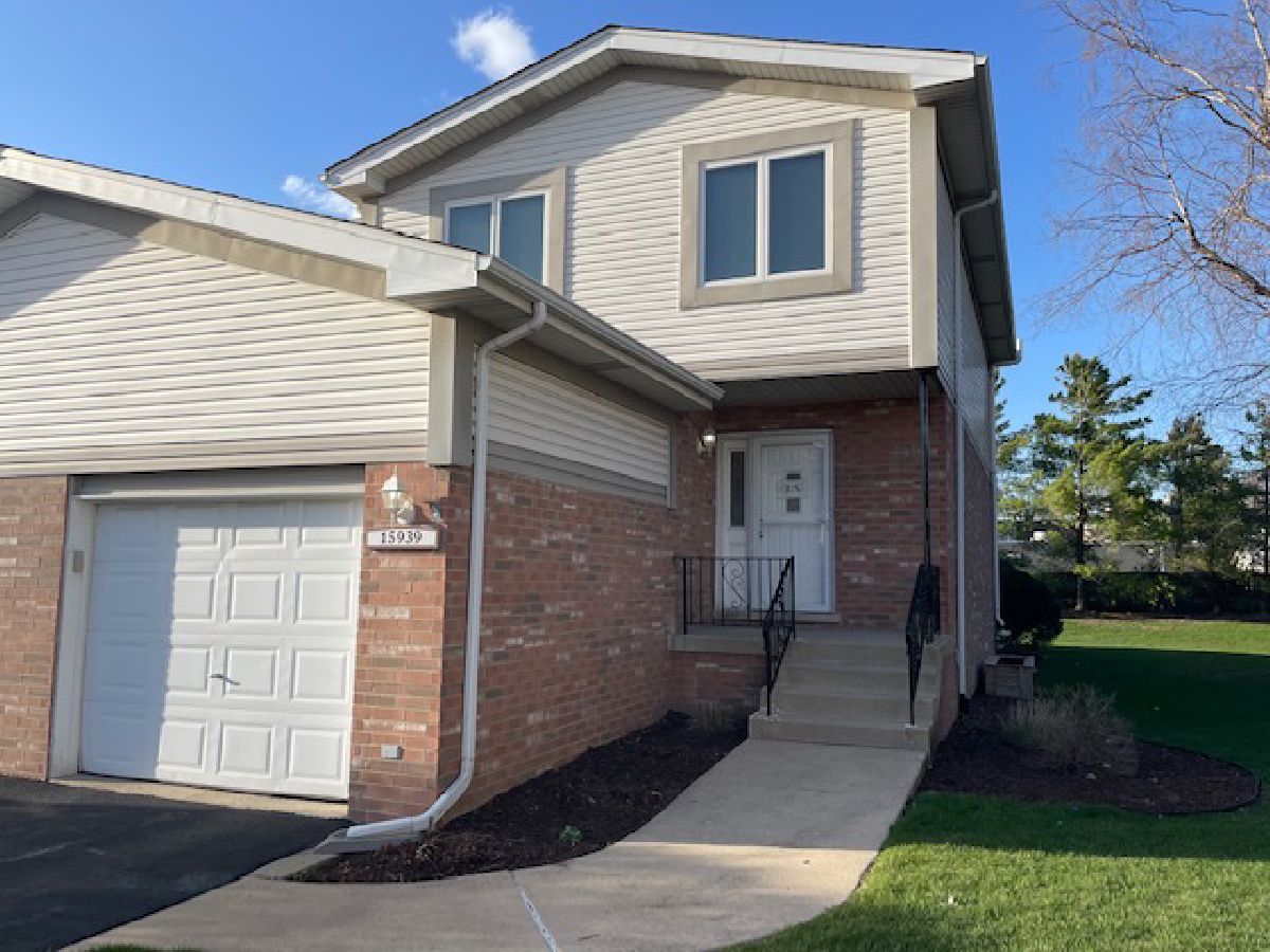 Townhomes Sold Ashford Manor Tinley Park Illinois, 15939 Blackwater