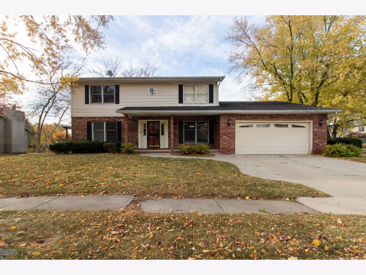 Homes & Condos & Townhomes Sold Rollingbrook Bloomington Illinois, 7 Kenfield