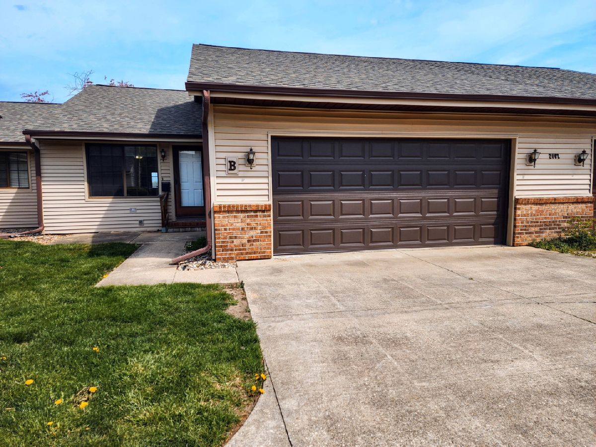 Condominiums & Homes Sold Eagle Ridge Urbana Illinois, 2002 Eagle Ridge