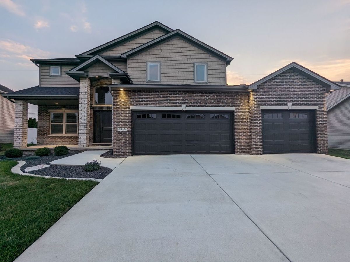 Homes & Condos & Townhomes Sold Eagle View South Bloomington Illinois, 2110 Escalade
