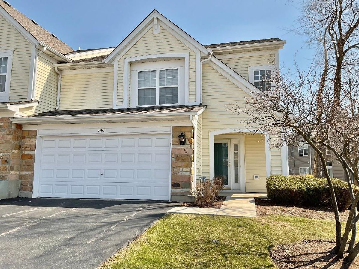 Townhomes Rented Coventry Park Palatine Illinois, 1561 Baronet