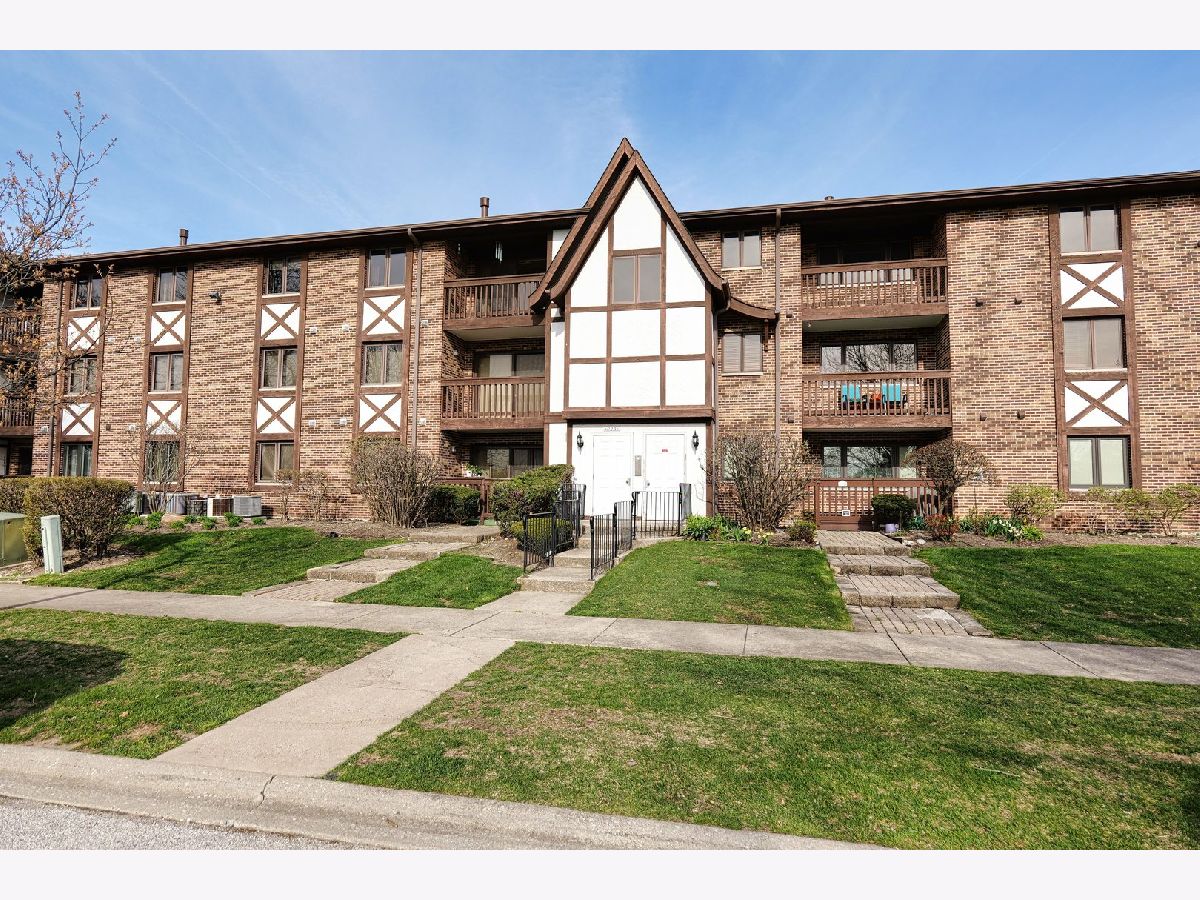 Condominiums Sold Central Park Condos Oak Lawn Illinois, 10231 Major