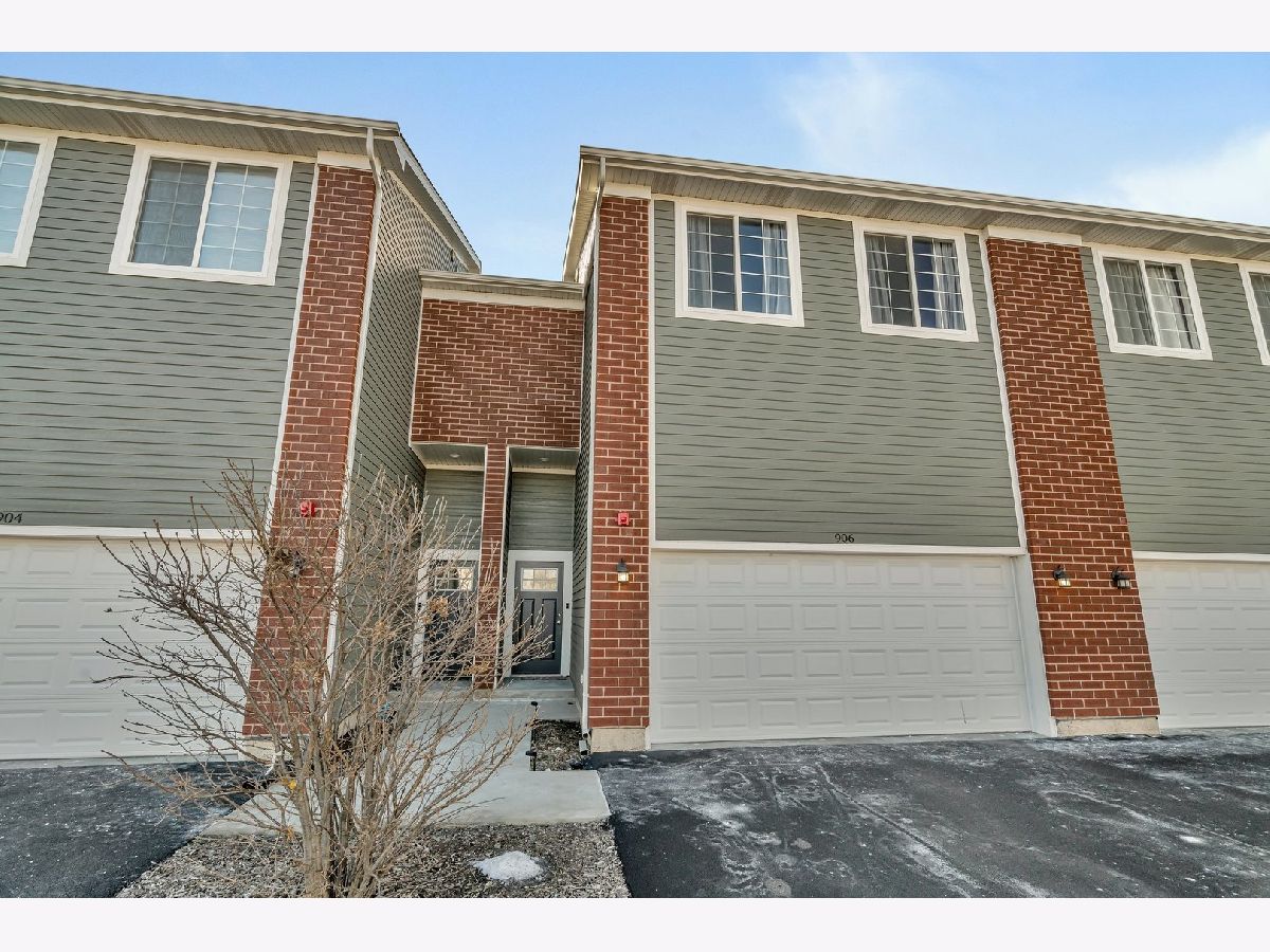 Homes & Condos & Townhomes Sold Kendall Marketplace Yorkville Illinois, 906 Gillespie