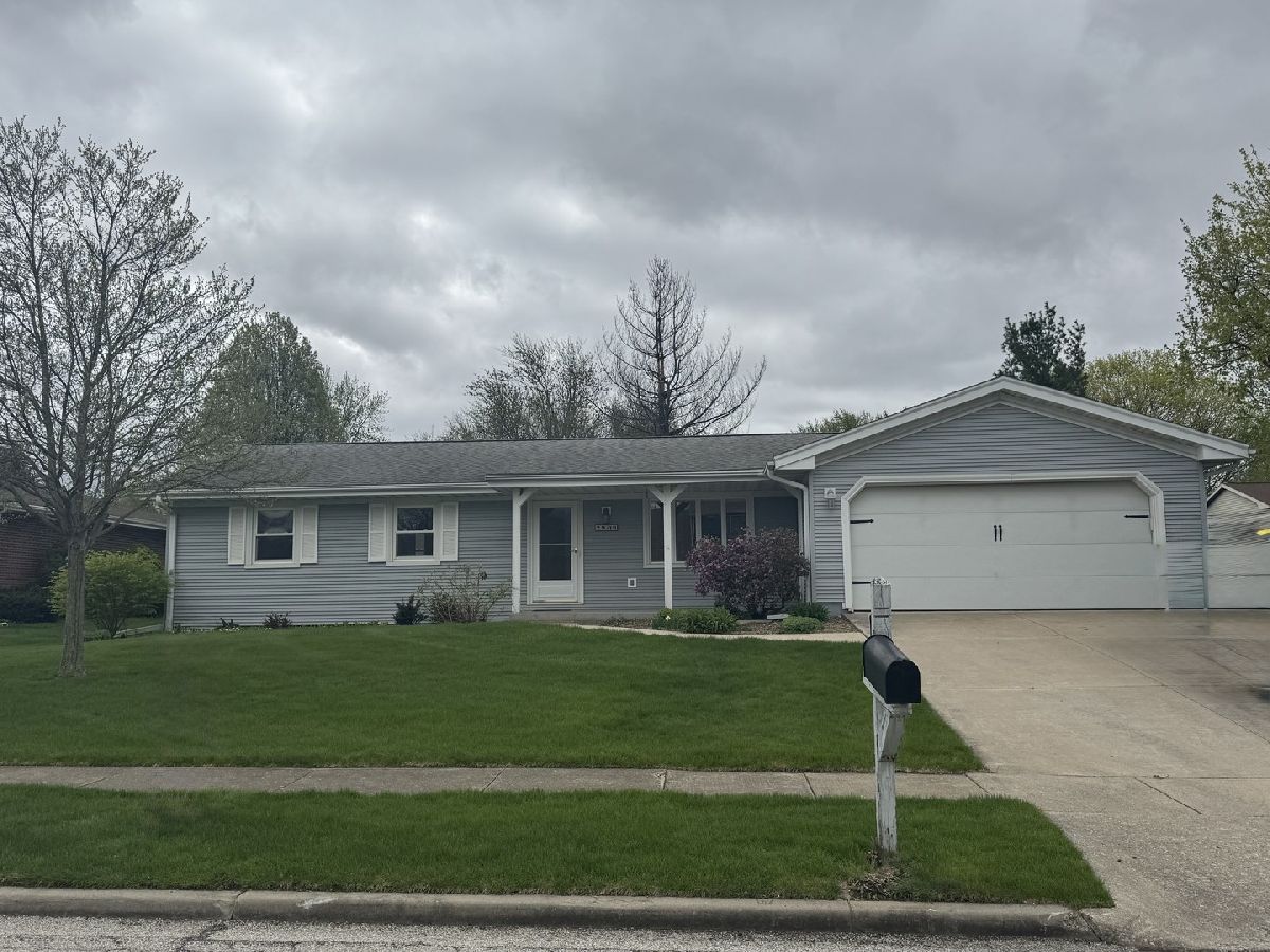 Homes & Condos & Townhomes Sold Broadmoor Bloomington Illinois, 2909 Coventry