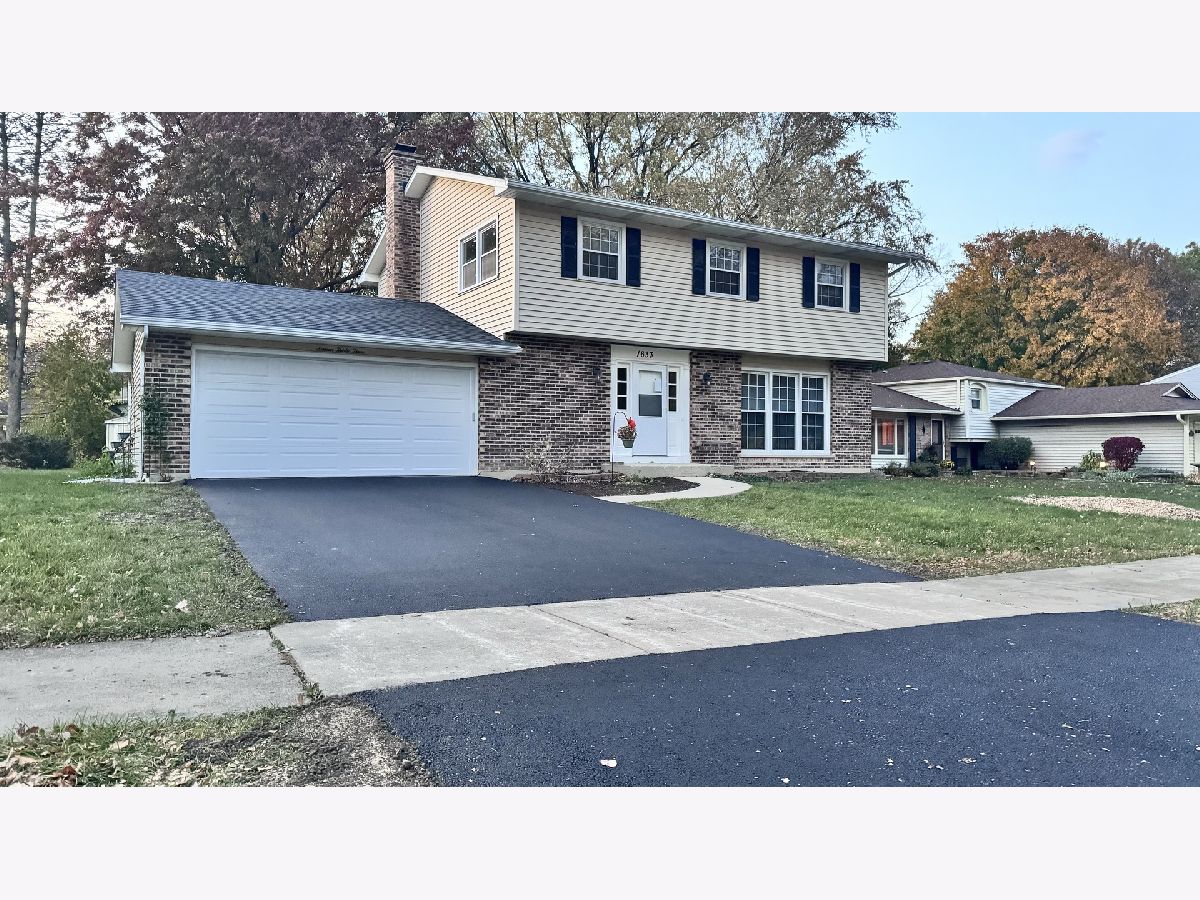 Homes Rented Maplebrook Naperville Illinois, 1633 Clyde