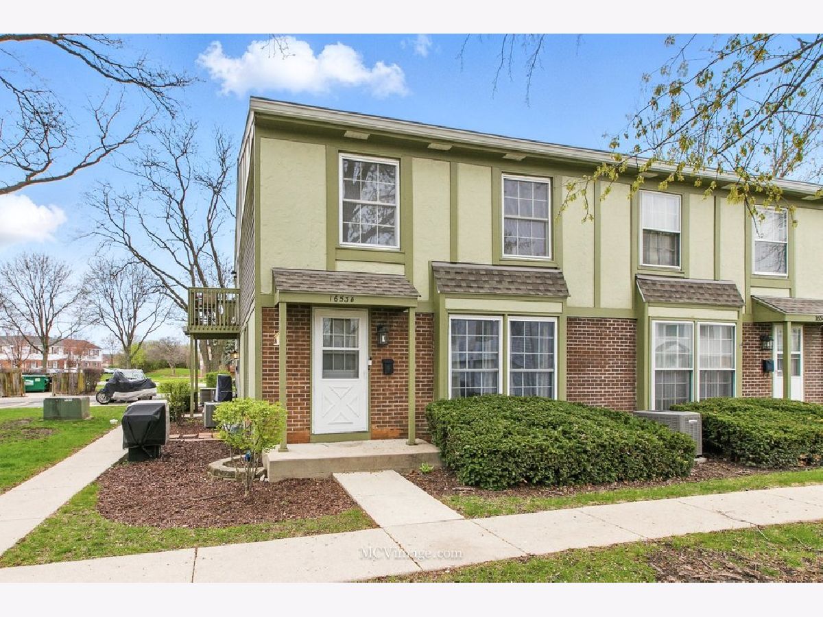 Townhomes & Condos Sold Heritage Lake Estates Wheaton Illinois, 1653 Valley Forge