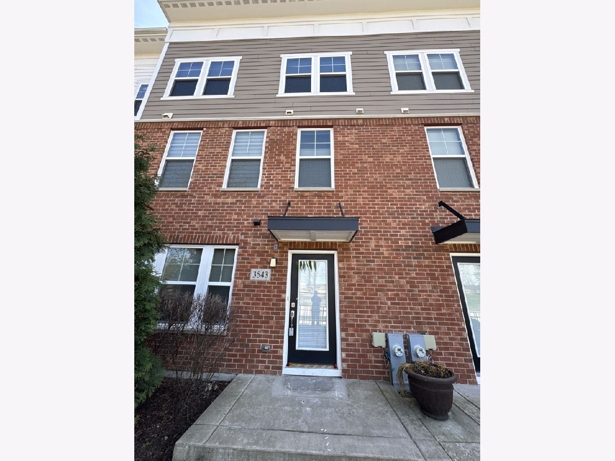 Condos & Townhomes Rented Uptown At Seven Bridges Woodridge Illinois, 3543 Mulligan